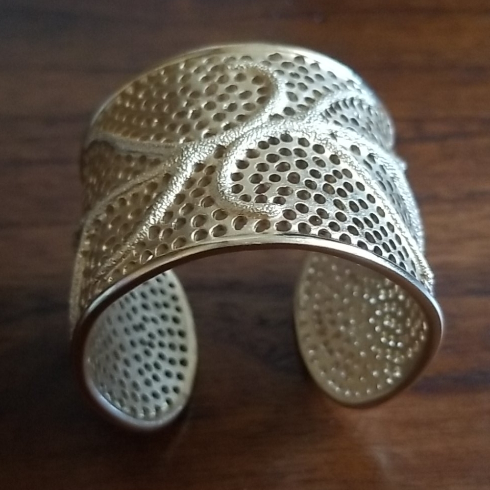 Adjustable cuff bracelet